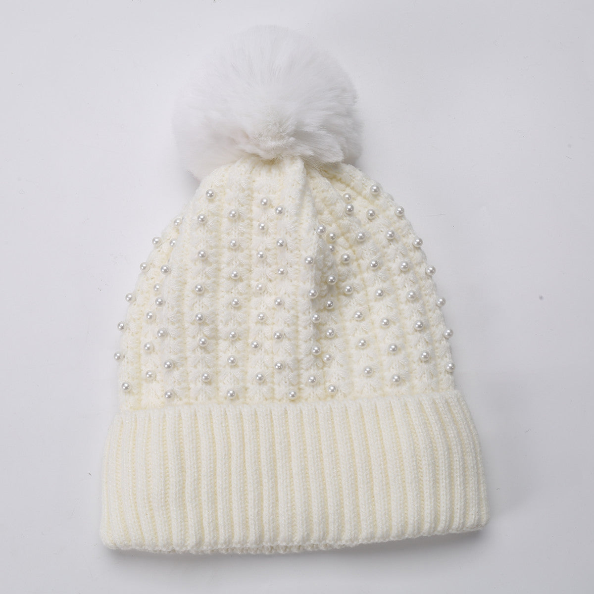 Women knitted hat with pearl design